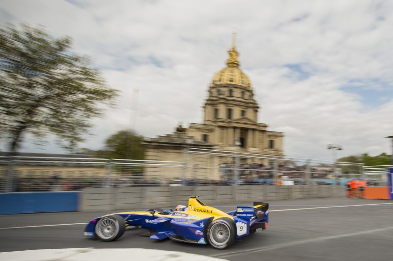 Renault e.Dams Paris Caddelerinde Puan Aldı