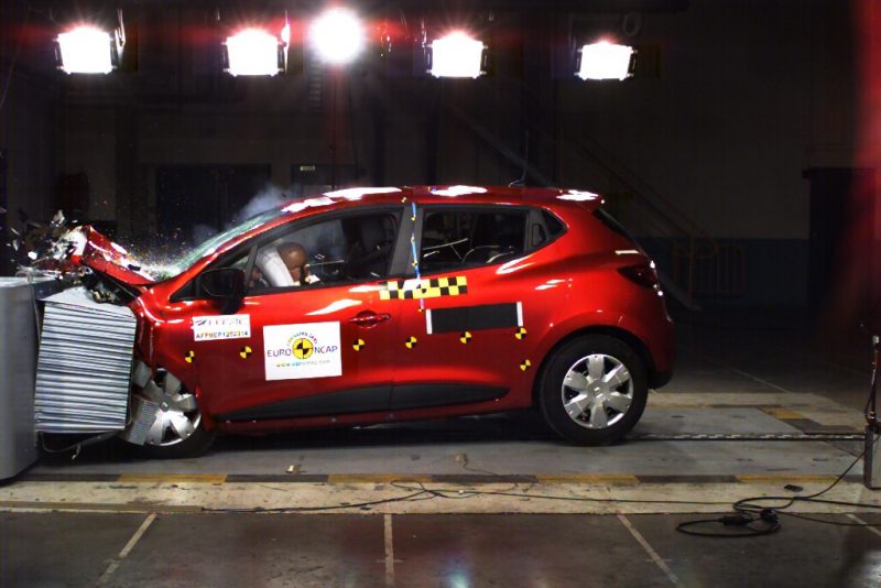 Yeni Clio’ya Euroncap’ten beş yıldız : Büyük bir otomobildeki herşeye sahip