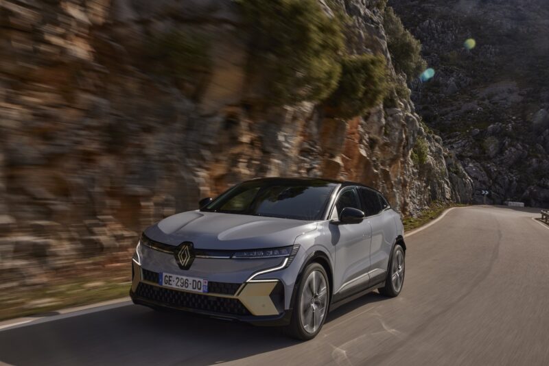 RENAULT’DA YEPYENİ BİR ÇAĞ BAŞLIYOR: YENİ MEGANE E-TECH %100 ELEKTRİKLİ ÖN SİPARİŞE AÇILIYOR